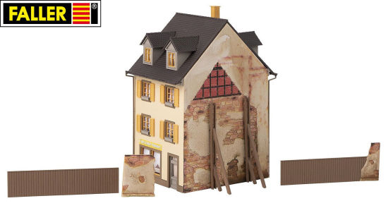 Faller H0 130692 Altstadthaus mit Bretterzaun