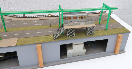 Modellbahn Diorama H0 Wuppertaler Schwebebahn mit Trafo und Beleuchtung