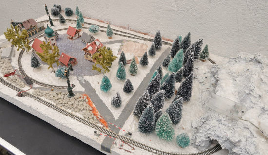 Märklin Modellbahn-Anlage Spur Z Winterlandschaft mit Beleuchtung 100 x 50 cm