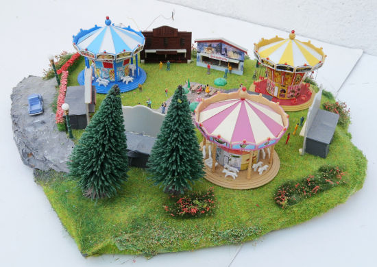 Modellbahn Diorama N Kleine Kirmes mit 3 Fahgeschäften, 5 Buden + Zubehör