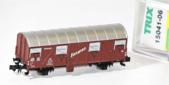 Minitrix N 15041-06 Gedeckter Güterwagen "Bananen" der DB 