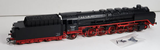 Märklin H0 37452 Dampflok BR 45 der DB "mfx + Sound" mit Holzvitrine