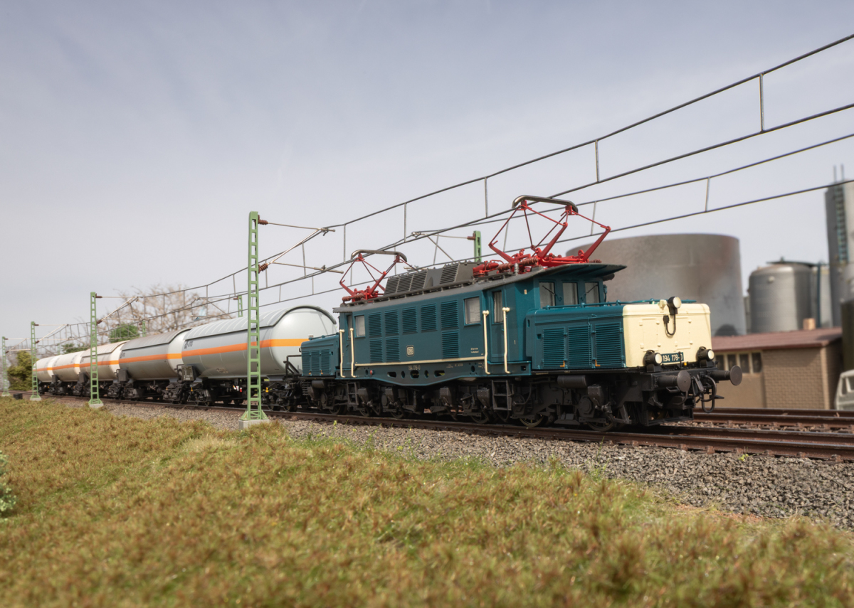 Märklin H0 39994 E-Lok BR 194 der DB "mfx+ / Sound" - Sommerneuheit 2025 Märklin H0 39994 E-Lok BR 194 der DB "mfx+ / Sound" - Sommerneuheit 2025