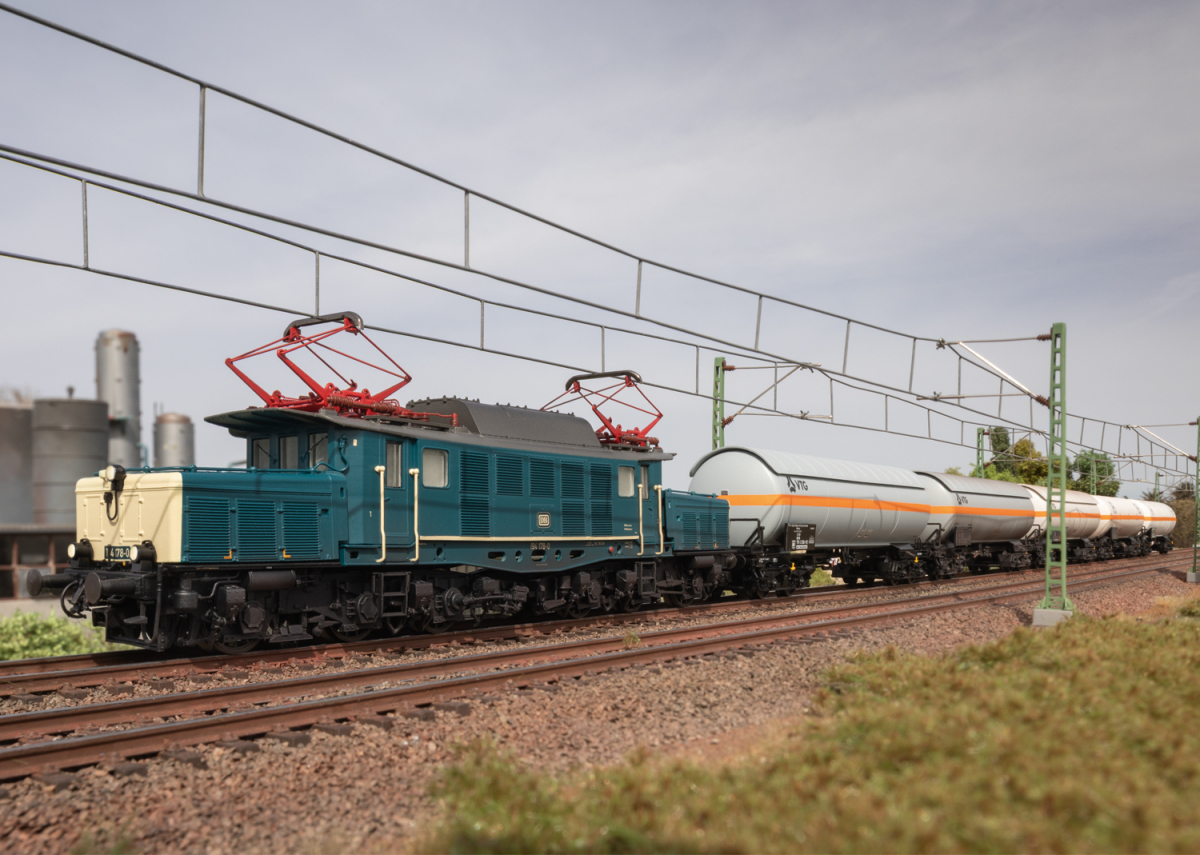 Märklin H0 39994 E-Lok BR 194 der DB "mfx+ / Sound" - Sommerneuheit 2025 Märklin H0 39994 E-Lok BR 194 der DB "mfx+ / Sound" - Sommerneuheit 2025