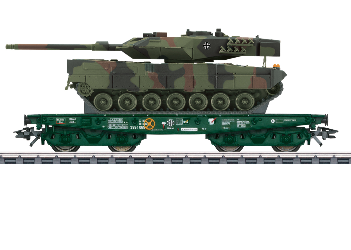 Märklin H0 48843 Schwerlast-Flachwagen beladen mit "Kampfpanzer Leopard 2A6 Bundeswehr" der DB AG - Herbstneuheit 2024