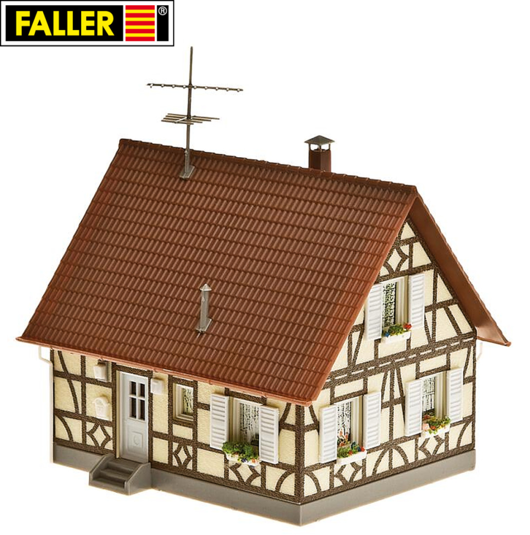 Faller H0 130221 Einfamilienhaus mit Fachwerk 