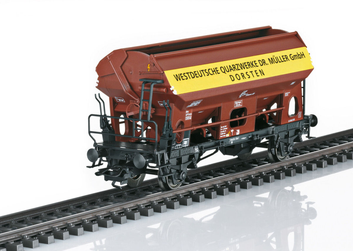 Märklin H0 46302 Schwenkdachwagen „Quarzwerke Dorsten" der DB mit LKW MB LP 608 - Neuheit 2023 Märklin H0 46302 Schwenkdachwagen „Quarzwerke Dorsten" der DB mit LKW MB LP 608 - Neuheit 2023