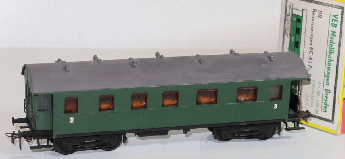 Schicht VEB H0 426/38 Reisezugwagen "gesuppert" Schicht VEB H0 426/38 Reisezugwagen "gesuppert"