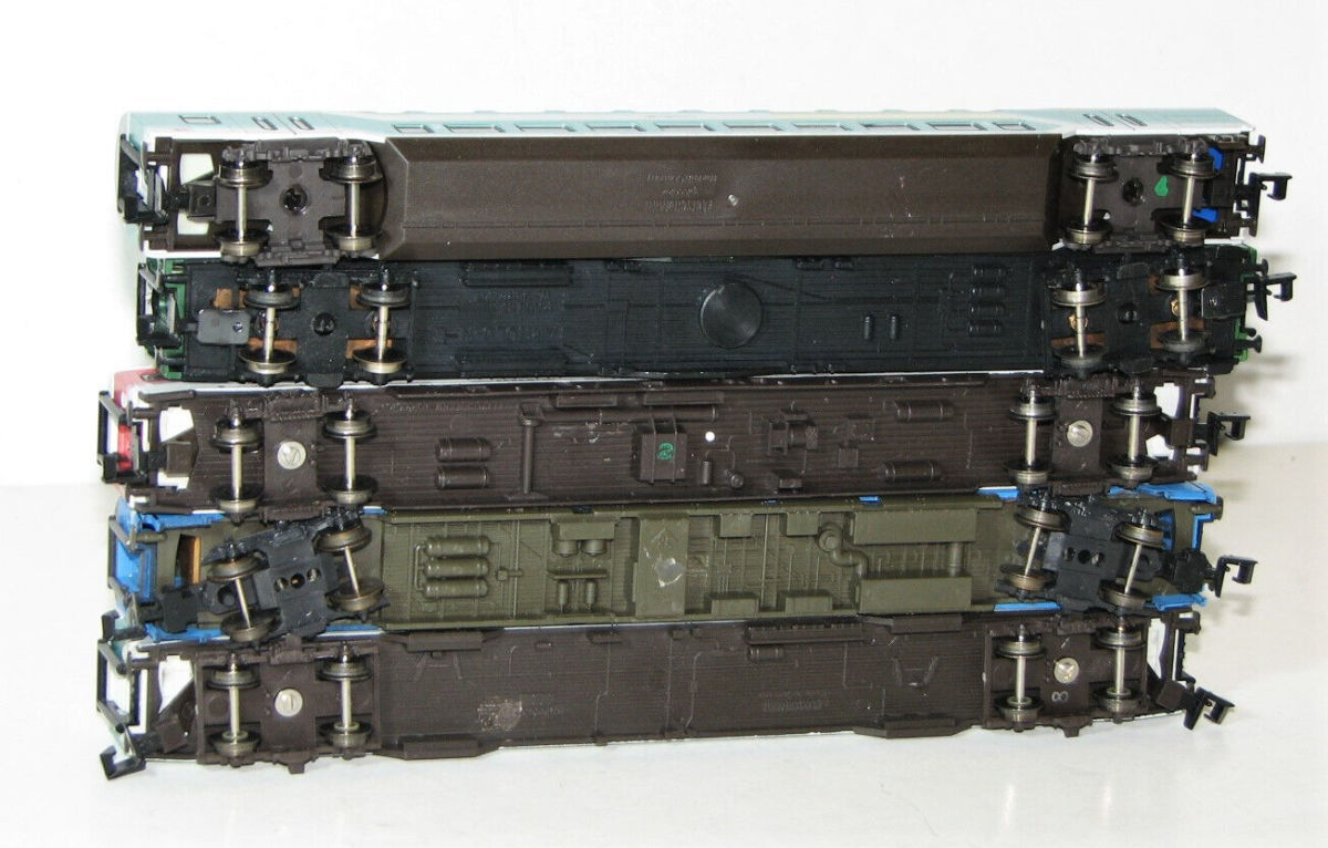 Fleischmann Arnold Roco N 5 x Personenwagen der DB Fleischmann Arnold Roco N 5 x Personenwagen der DB