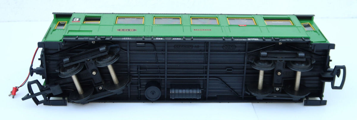 LGB G 3062 Personenwagen vierachsig grün mit Figuren + Innenbeleuchtung