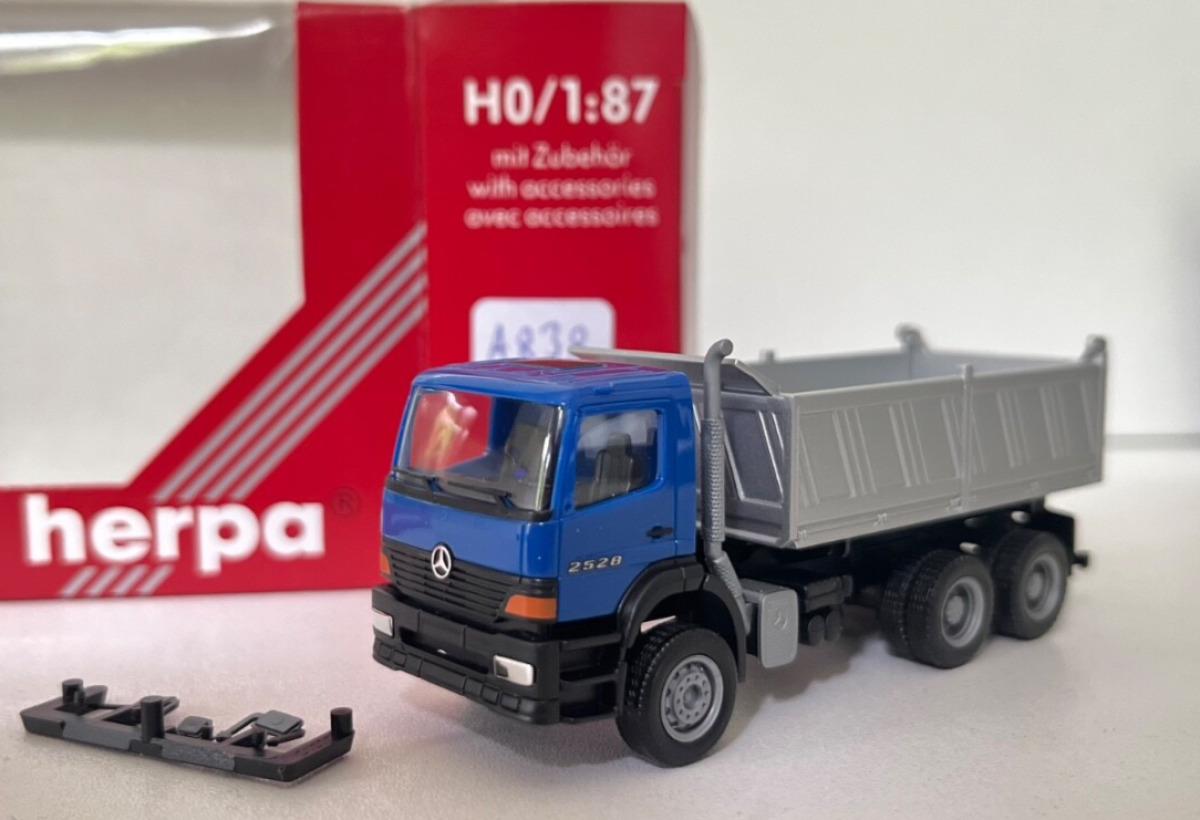 Herpa 1:87 145367 MB Atego Baukipper A838 Herpa 1:87 145367 MB Atego Baukipper A838