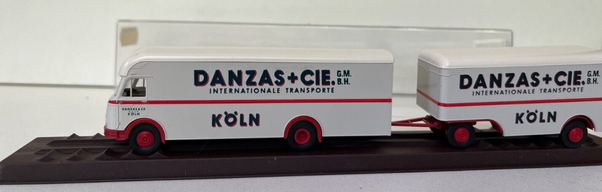Brekina 1:87 5712 MB LP 322 Möbel-Hängerzug Danzas A989 Brekina 1:87 5712 MB LP 322 Möbel-Hängerzug Danzas A989
