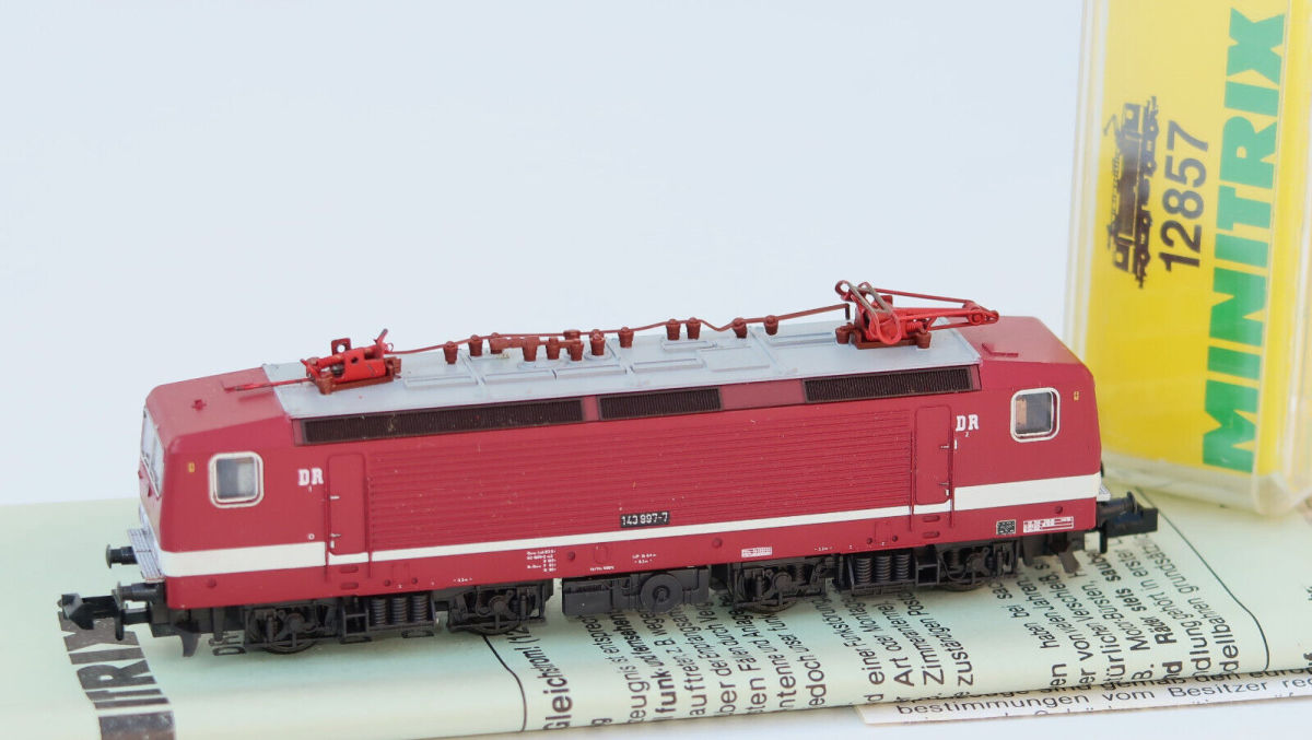 Minitrix N 12857 E-Lok BR 143 897-7 der DR Minitrix N 12857 E-Lok BR 143 897-7 der DR