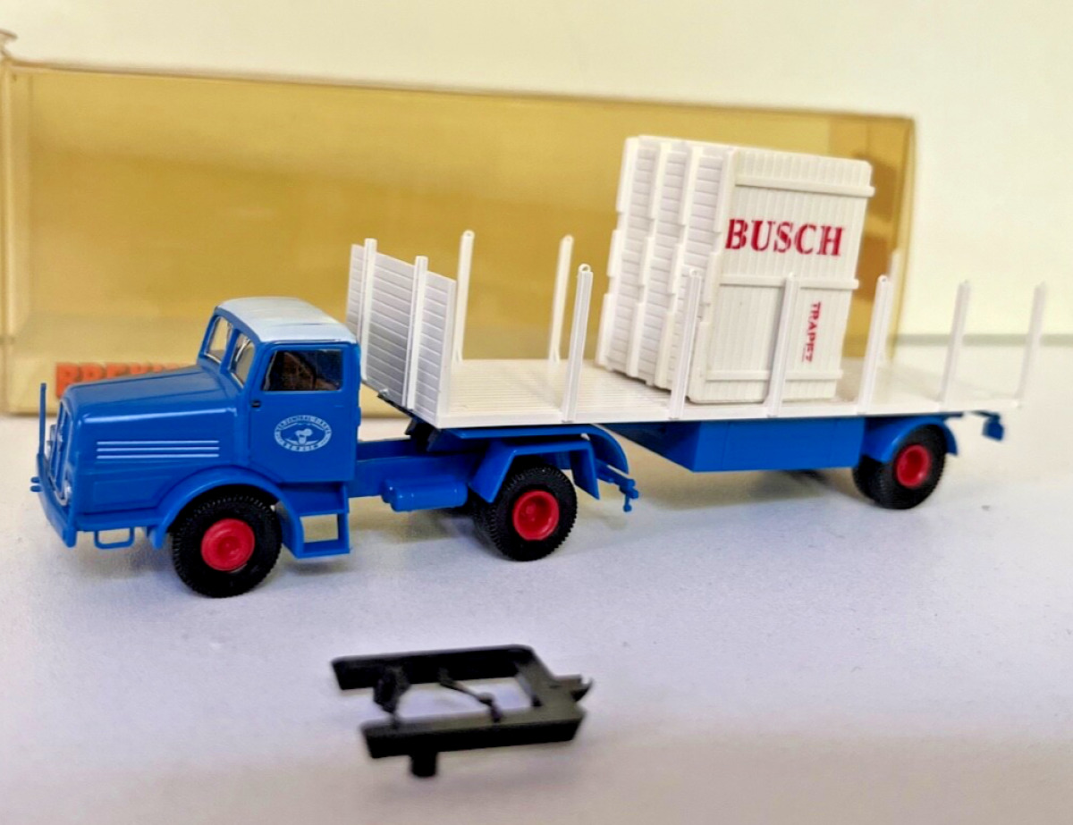 Brekina 1:87 71017 IFA S4000 Sattelzug Circus Busch A913 Brekina 1:87 71017 IFA S4000 Sattelzug Circus Busch A913